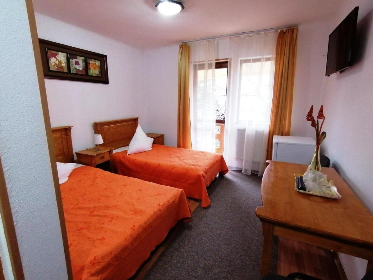 Casa Magica Буштені Екстер'єр фото