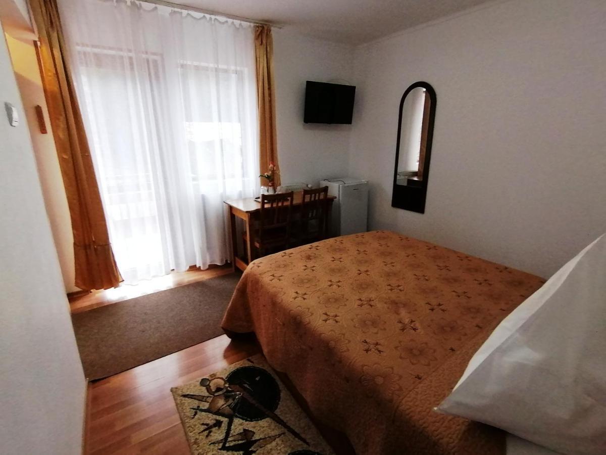 Casa Magica Буштені Екстер'єр фото